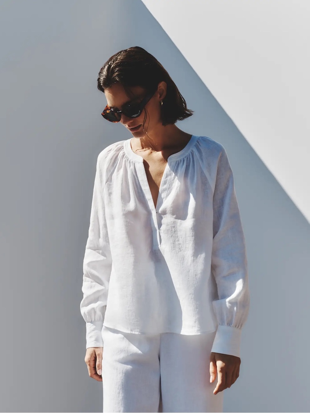 100% EUROPEAN LINEN PEASANT TOP | FEMININE & TIMELESS
Floaty, feminine, and eff